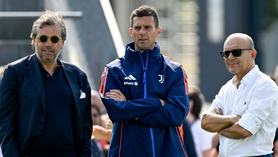 HERZOGENAURACH, GERMANY - JULY 24: Cristiano Giuntoli, Thiago Motta, Maurizio Scanavino of Juventus during the afternoon training session on July 24, 2024 in Herzogenaurach, Germany.  (Photo by Daniele Badolato - Juventus FC/Juventus FC via Getty Images)