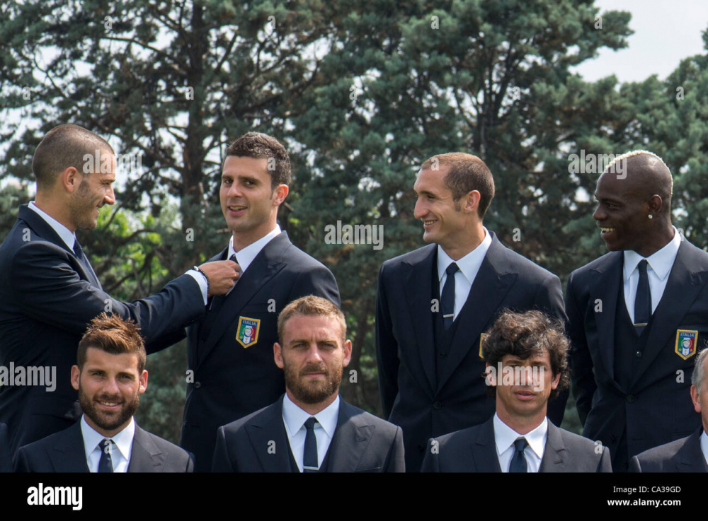 l-r-leonardo-bonucci-thiago-motta-giorgio-chiellini-mario-balotelli-ita-30-maggio-2012-calcio-italia-enze-italia-foto-di-maurizio-borsari-aflo-0855-ca39gd.thumb.jpg.3c5fe067ae2a5ebefd30d7e60f1cb305.jpg